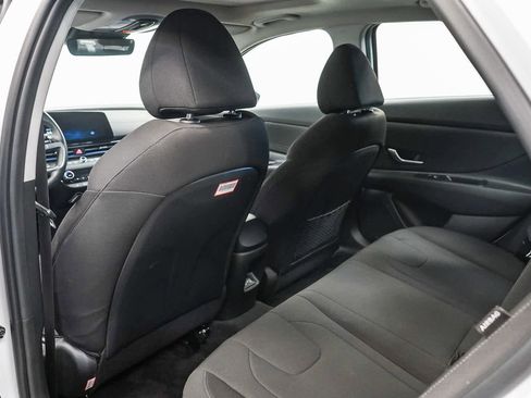 Used 2025 Hyundai Elantra SEL image 19