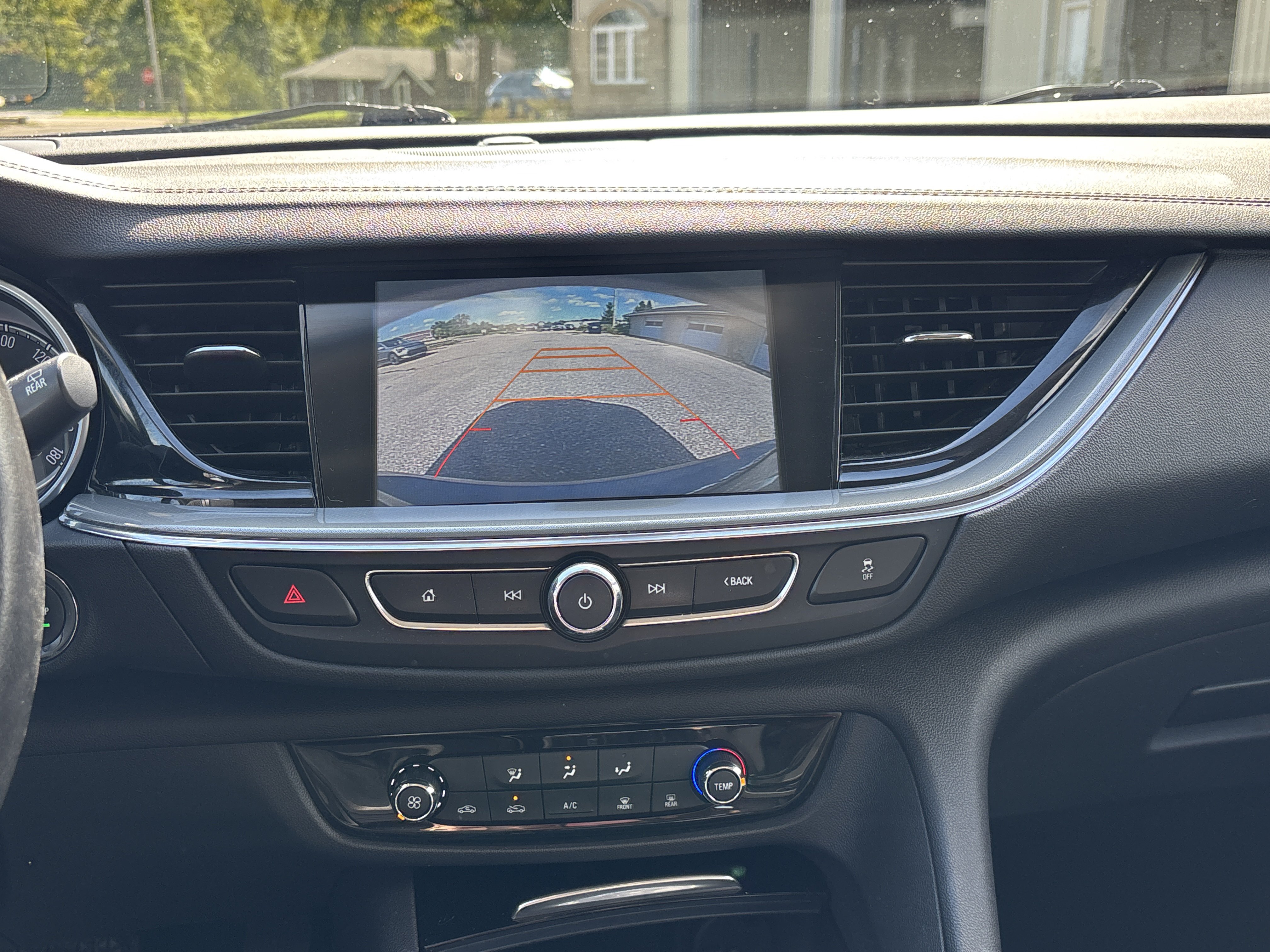 Used 2018 Buick Regal Preferred w/ Sights and Sounds Package AWD/4WD image 20
