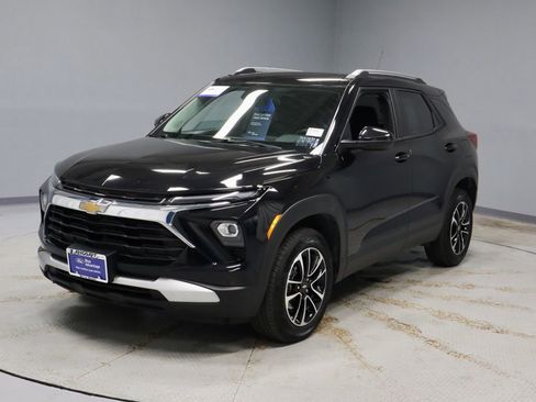 Used 2025 Chevrolet TrailBlazer LT AWD/4WD image 6