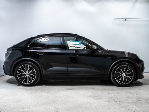 New 2026 Porsche Macan 4 Electric image 8