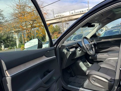 New 2025 Volvo EX90 Plus w/ Protection Package Premier image 21