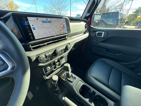 Used 2024 Jeep Wrangler Sahara image 24