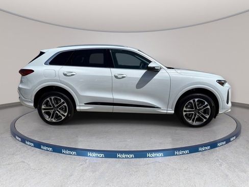 Certified 2025 Audi Q5 Premium w/ Convenience Package image 4