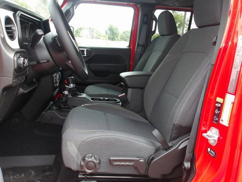 New 2025 Jeep Gladiator Sport image 12