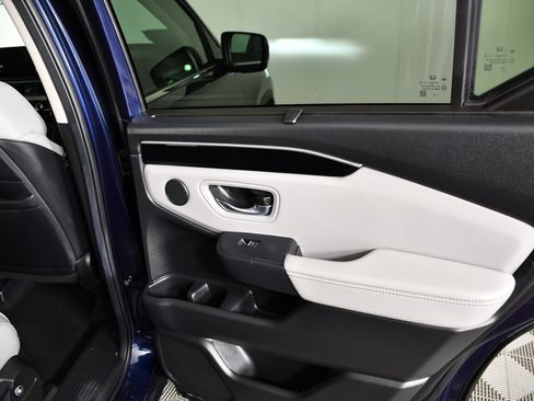 Used 2025 Honda Pilot Touring image 43