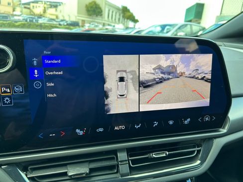 Used 2024 Chevrolet Equinox EV RS image 32