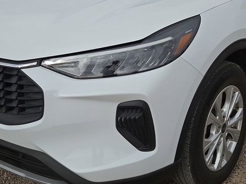 Used 2024 Ford Escape Active w/ Cold Weather Package image 9