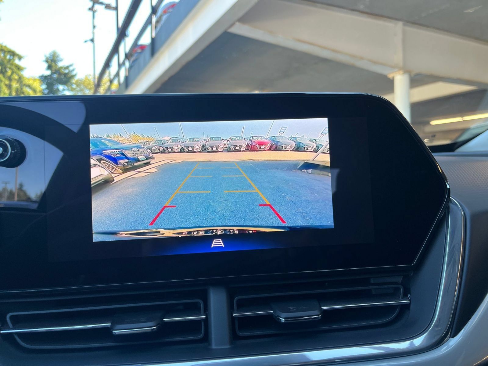 Used 2025 Chevrolet Trax LT FWD image 24