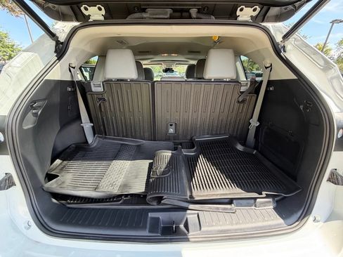 Used 2023 Toyota Highlander XLE AWD/4WD image 36