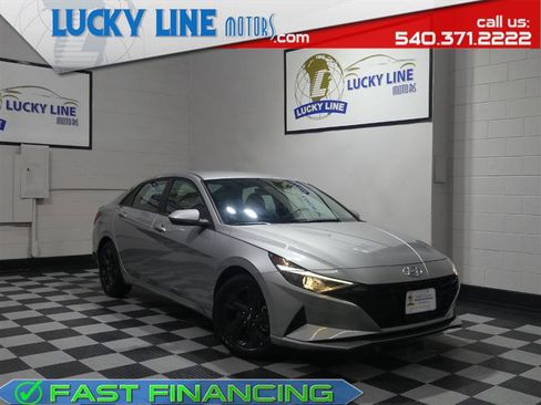 Used 2022 Hyundai Elantra SEL w/ Convenience Package FWD image 1