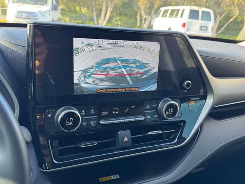 Used 2024 Toyota Highlander XLE image 13