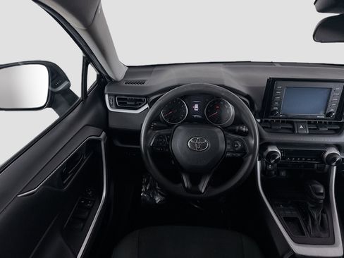 Used 2020 Toyota RAV4 LE image 17