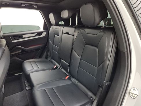Used 2024 Porsche Cayenne AWD/4WD image 13