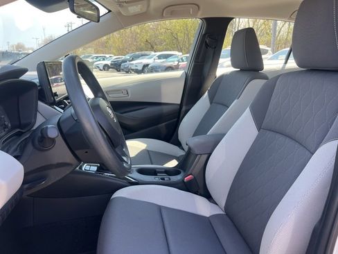 Used 2024 Toyota Corolla LE w/ LE Convenience Package FWD image 2