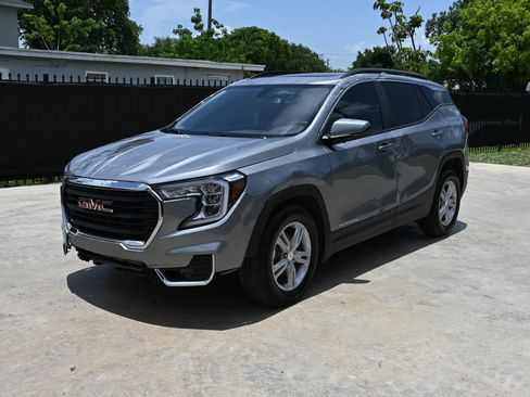 Used 2023 GMC Terrain SLE w/ Driver Convenience Package FWD image 1