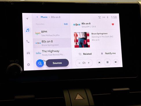 Used 2023 Toyota RAV4 SE image 9