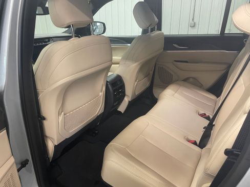 Used 2024 Jeep Grand Cherokee Limited AWD/4WD image 25