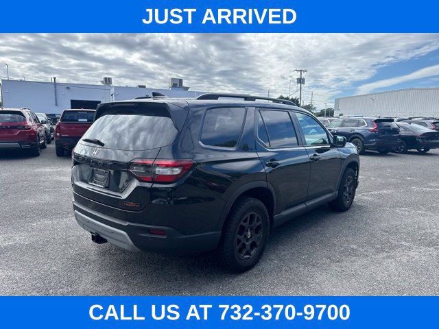 Used 2025 Honda Pilot TrailSport image 4