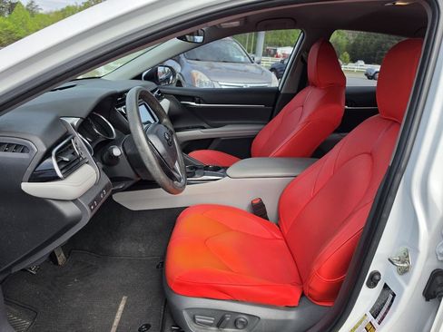 Used 2020 Toyota Camry LE image 3