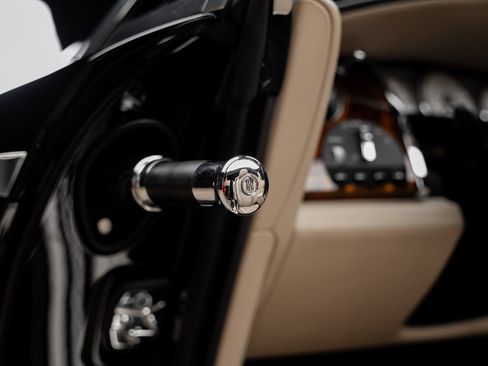 Used 2016 Rolls-Royce Dawn RWD image 64