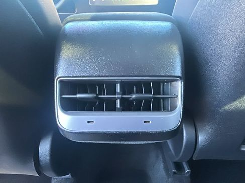 Used 2024 Tesla Model Y Long Range AWD/4WD image 24