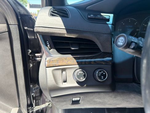 Used 2015 Cadillac Escalade Platinum AWD/4WD image 12