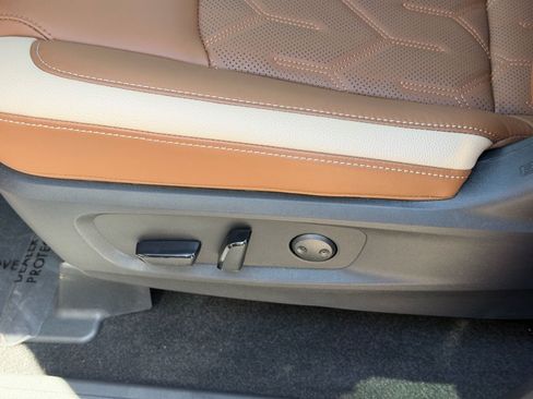 New 2026 Nissan Pathfinder Platinum w/ Accent Package AWD/4WD image 16