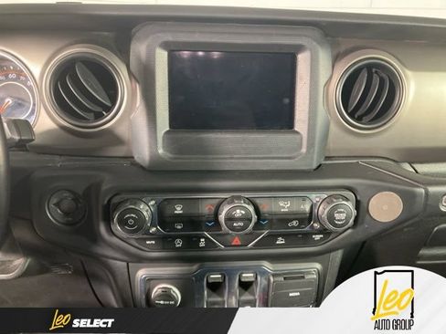 Used 2021 Jeep Wrangler Sport AWD/4WD image 15