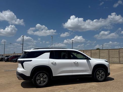 Used 2025 Chevrolet Traverse LT AWD/4WD image 26
