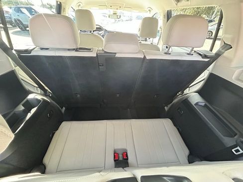 Used 2023 Volkswagen Tiguan SE image 43