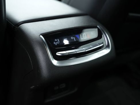 Used 2024 Cadillac XT6 Luxury FWD image 16