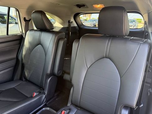 Used 2026 Toyota Highlander XLE AWD/4WD image 30