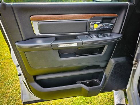 Used 2017 RAM 1500 Laramie w/ Convenience Group AWD/4WD image 9