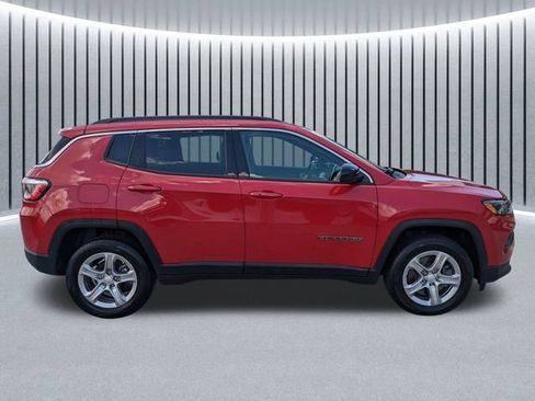 Used 2024 Jeep Compass Latitude AWD/4WD image 3