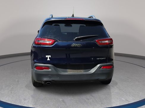 Used 2015 Jeep Cherokee Sport FWD image 2