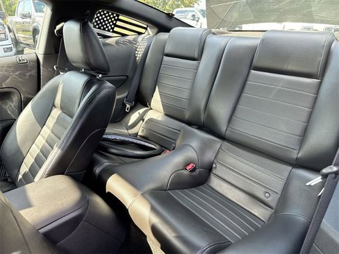 Used 2005 Ford Mustang GT Premium image 21