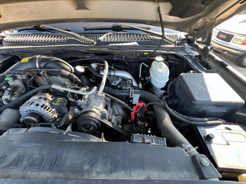 Used 2006 Chevrolet Silverado 2500 LT w/ Heavy-Duty Power Package image 56