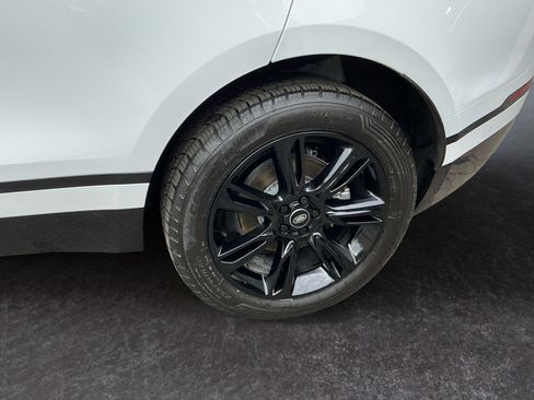 Used 2023 Land Rover Range Rover Velar R-Dynamic S image 9
