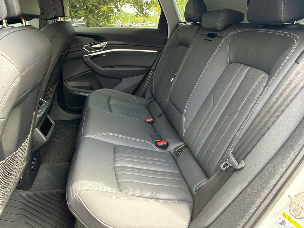 Used 2022 Audi e-tron Premium Plus AWD/4WD image 4