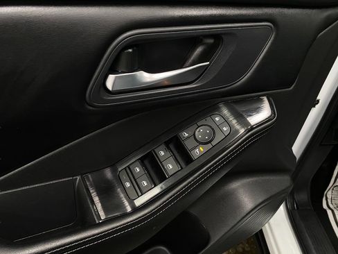 Used 2025 Nissan Rogue SV image 30