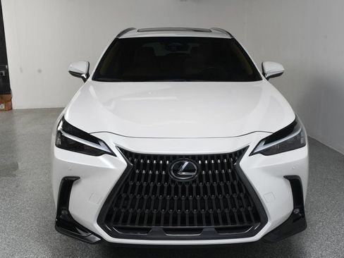 Used 2025 Lexus NX 250 FWD w/ Towing Package (2000 Lbs) image 29