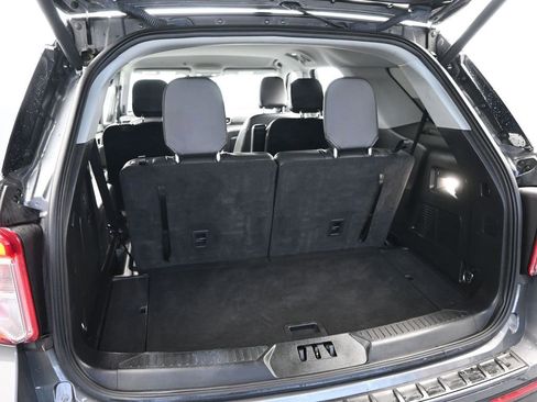 Used 2022 Ford Explorer XLT w/ Equipment Group 202A image 29