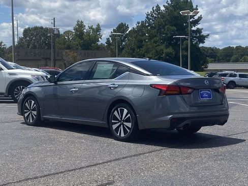 Used 2019 Nissan Altima 2.5 SV FWD image 5