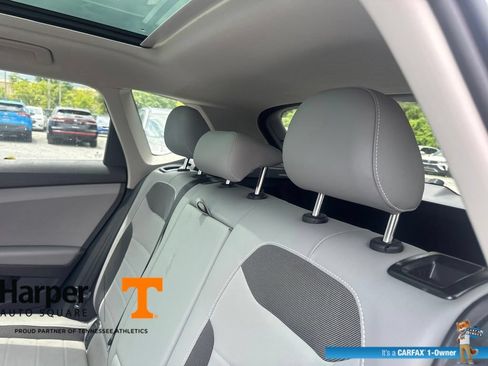 Used 2023 Volkswagen Taos SE w/ Panoramic Sunroof Package AWD/4WD image 9