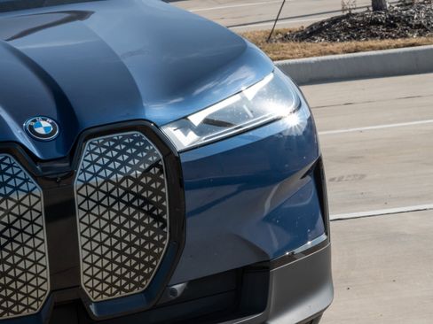 Certified 2025 BMW iX xDrive50 image 7