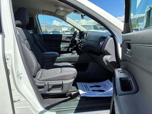 Used 2025 Nissan Pathfinder SV AWD/4WD image 29