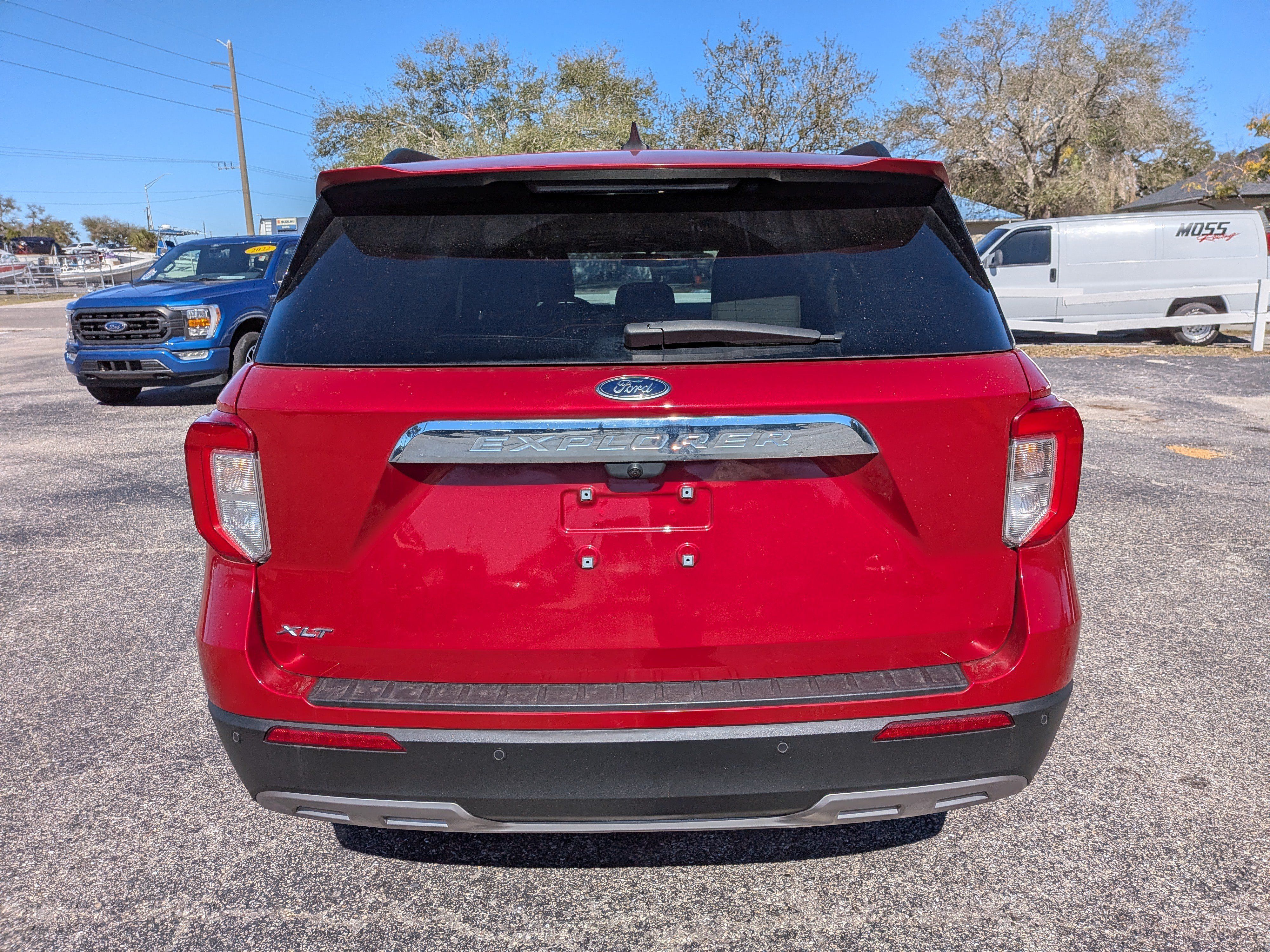 Used 2023 Ford Explorer XLT w/ Equipment Group 202A RWD image 5