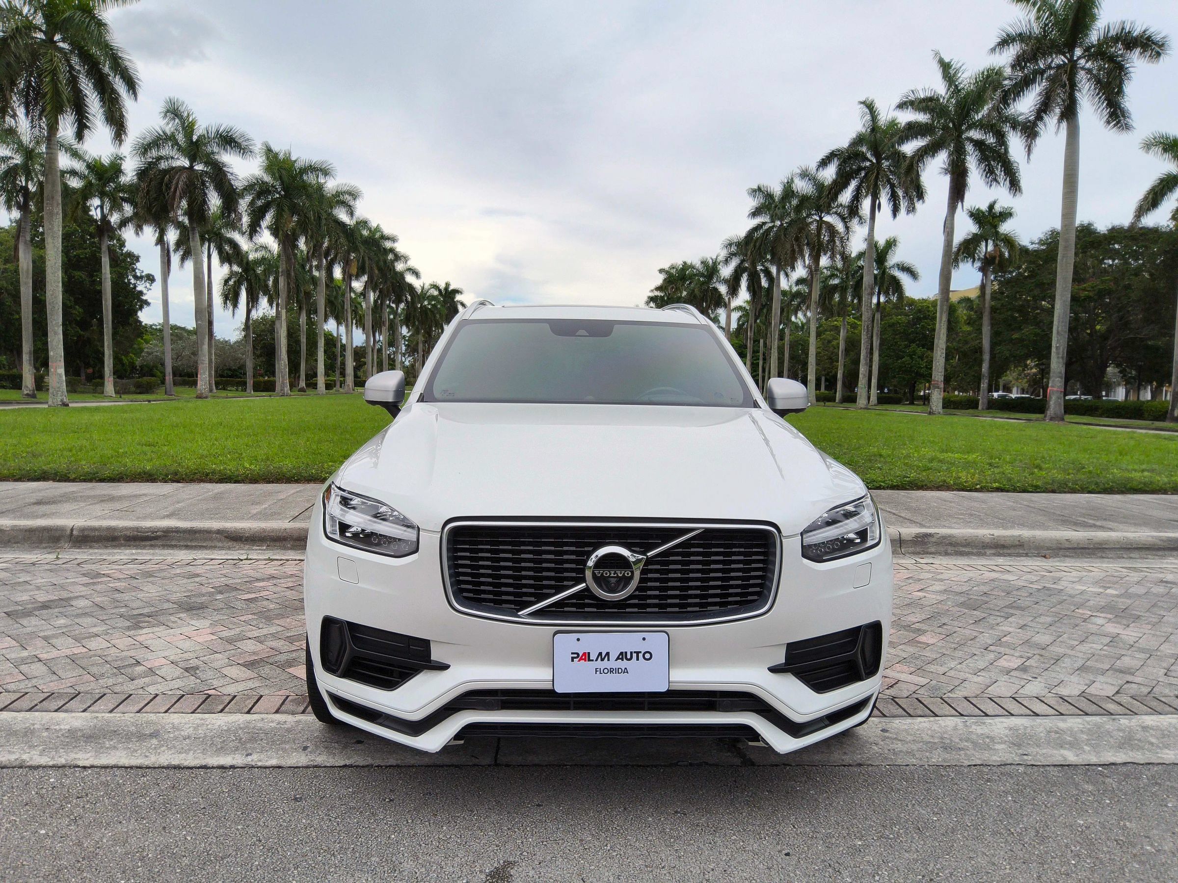 Used 2016 Volvo XC90 T8 R-Design AWD/4WD image 2