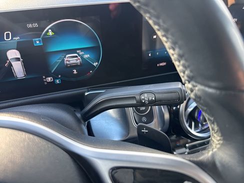 Used 2020 Mercedes-Benz GLB 250 4MATIC w/ Premium Package image 17