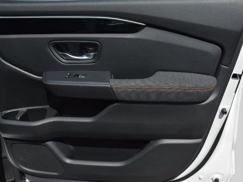 Used 2025 Honda Pilot Sport image 27